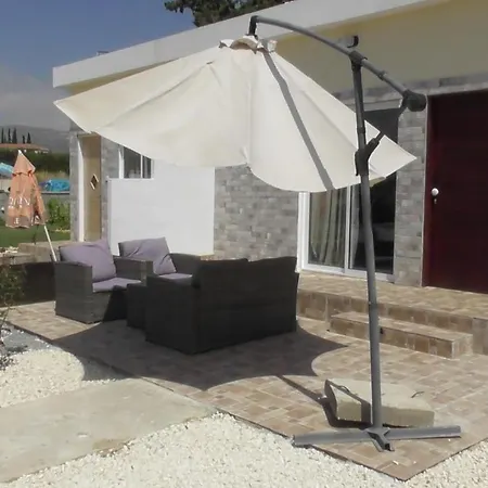 לינה וארוחת בוקר Bella Rosa Cyprus