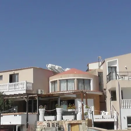 לינה וארוחת בוקר Bella Rosa Cyprus 3*