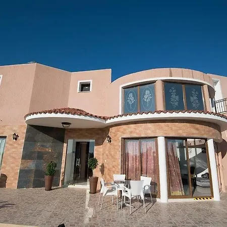 לינה וארוחת בוקר Bella Rosa Cyprus