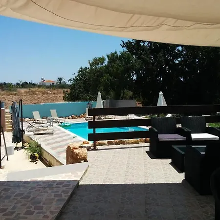 Bella Rosa Cyprus לינה וארוחת בוקר