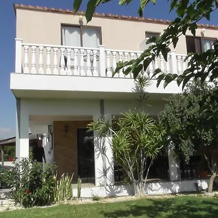 Alojamento de Acomodação e Pequeno-almoço Bella Rosa Cyprus Coral Bay